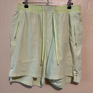 Lululemon License to Train Linerless Short 7" Sz Large‎